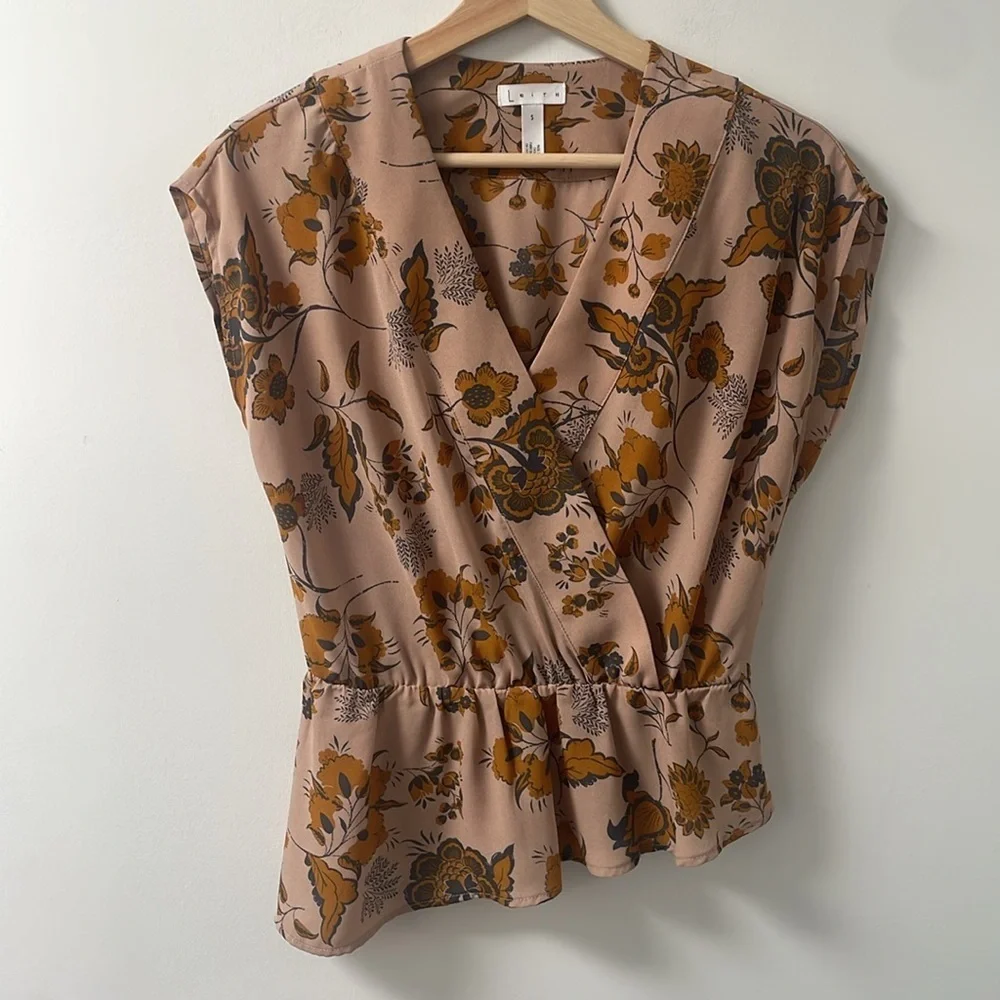 Leith Floral Asymmetrical Top Shortsleeves Blouse Brown elastic Waist Small S - Picture 3 of 11